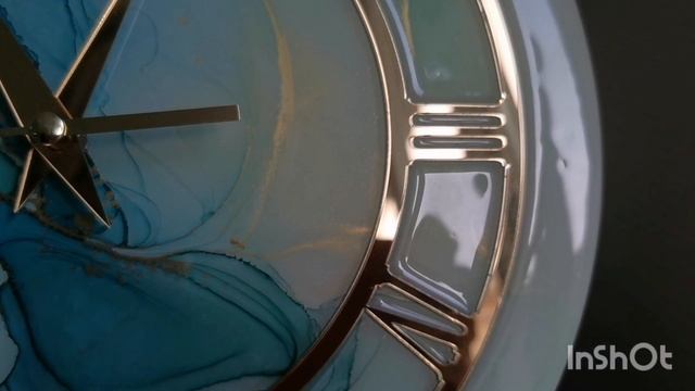 Часы с алкогольными чернилами и эпоксидной смолой