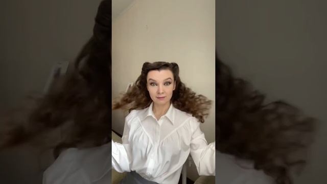 1940s Hairstyle (Victory Rolls)