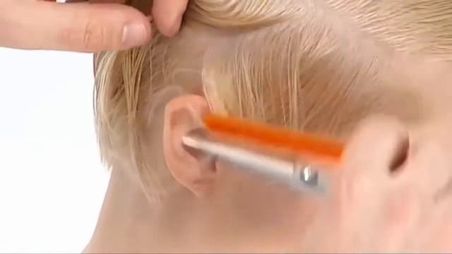 Женская стрижка с коротким затылком и длинной чёлкой смотреть онлайн