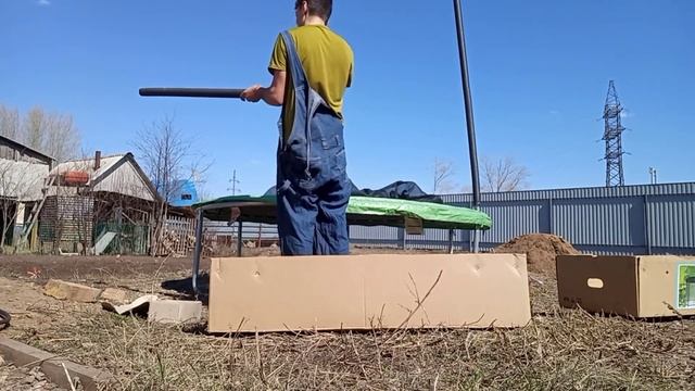 Дети просят развлечений. Собираем батут. смотреть онлайн