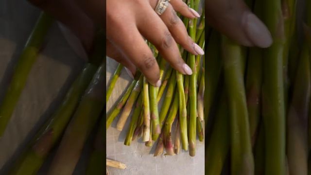 Creamy garlic parmesan asparagus. #asparagus