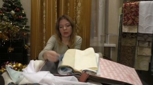 #273. Какие шторы выбрать под серебристо-белые обои и синий диван с белыми боковинами? Идея дизайна