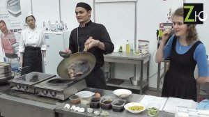 Вок с говядиной от шеф-повара Zю кафе