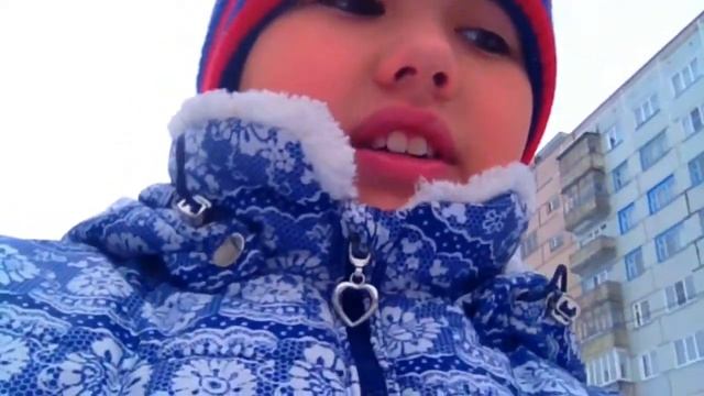 Гуляем по снежку, вместе с Варечкой) смотреть онлайн