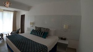 Leopard Beach Resort and Spa Диани-Бич, Кения