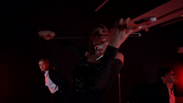 Roxana. Violin. Dance.