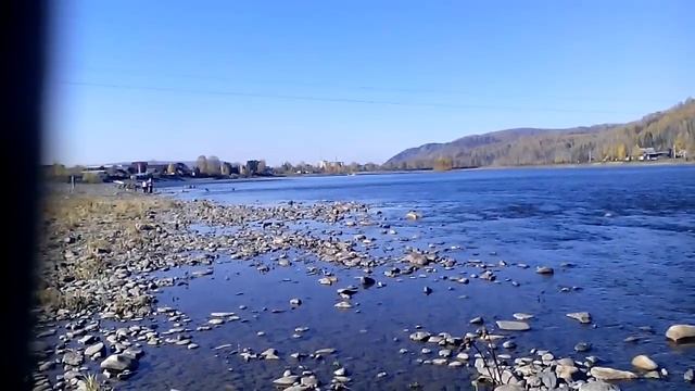 Есть берег левый у реки, есть берег правый... смотреть онлайн