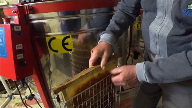 Медогонка 6 касетная Элект - кая Оборотная Автомат.  Особенности перестройки на узко - высокую рамк