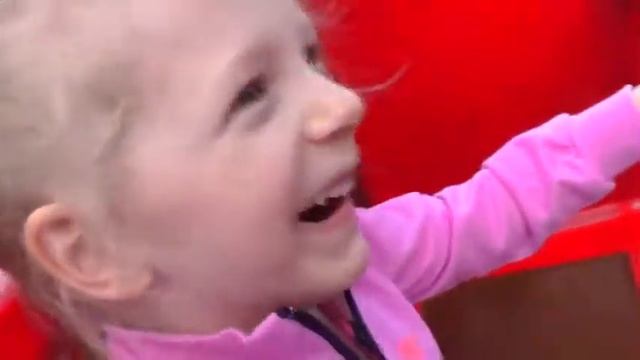 Детский Парк Развлечений! Катаемся на гигантских качелях и прыгаем на огромном батуте!1 смотреть онлайн