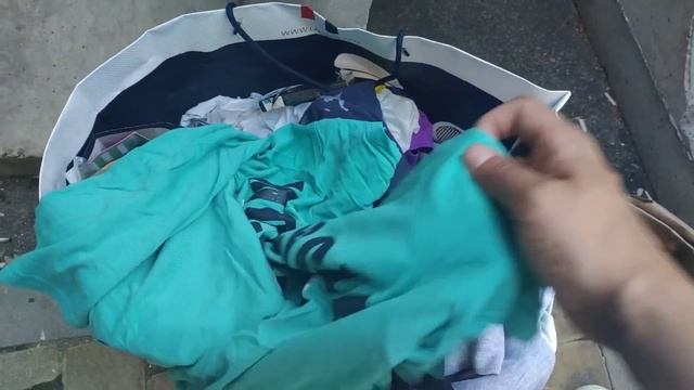 НАШЛИ ДЕНЬГИ, СЕРЕБРО, 3 АЙФОНА! Как я зарабатываю лазая по мусоркам Питера? смотреть онлайн