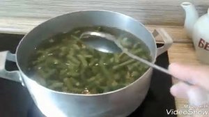 Салат из стручковой фасоли и ветчины .