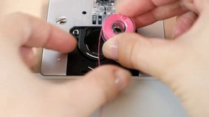Система быстрой заправки нижней нити QBT на машине NECCHI 7434АТ
