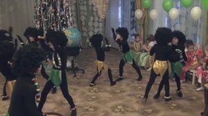 Сборник Новогодних игр и танцев в детском саду/ Новогодний утренник