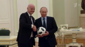 Звезды мирового футбола за сто дней до ЧМ-2018 нанесли сто ударов по мячу в видеоролике FIFA