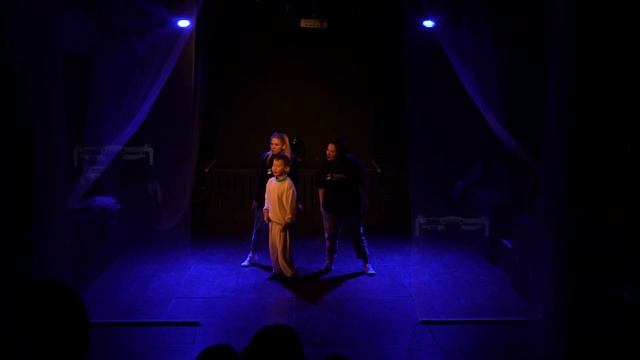 ДО ЛУНЫ И ОБРАТНО / Социальный театральный проект смотреть онлайн