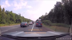4 ДТП принципиального водителя из Подмосковья. В конце будет видео с обочечником