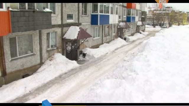 «Скорая помощь» застряла в нерасчищенном дворе в Петропавловске смотреть онлайн