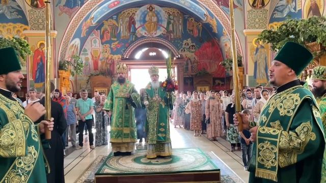 Всенощное бдение накануне Дня Святой Троицы смотреть онлайн