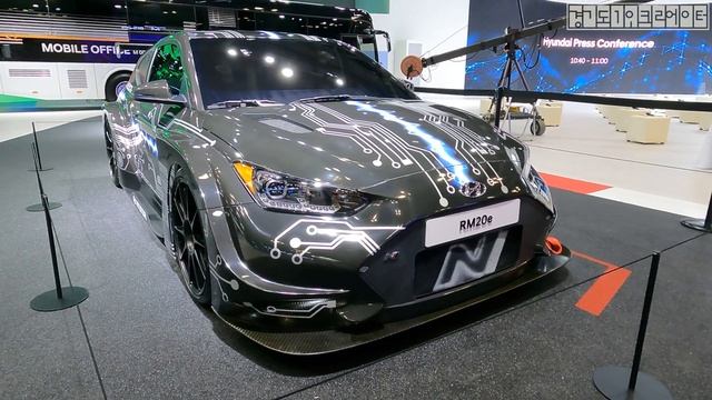 Driverless IONIQ 5 robotaxi & IONIQ 6 Prophecy concept MOVING in real life! смотреть онлайн