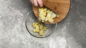 КАК ПРИГОТОВИТЬ САЛАТ С ГРИБАМИ И СОЛЕНЫМИ ОГУРЦАМИ? Вкусный, простой из шампиньонов, на каждый ден