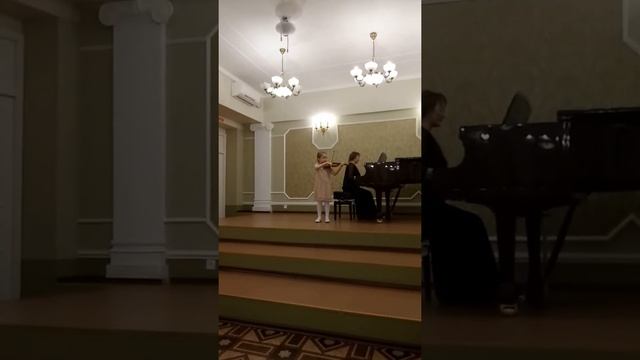 Первый раз на сцене) Браславская Маргарита. 6 лет. Скрипка. Подготовительный класс. смотреть онлайн