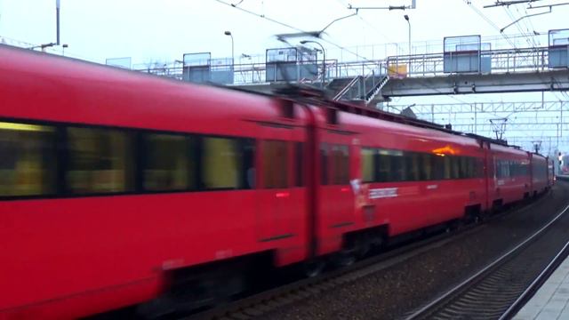 Электропоезд ЭД4МКМ-АЭРО-0006 "Аэроэкспресс" на станции Кунцево (МЦД-1) смотреть онлайн