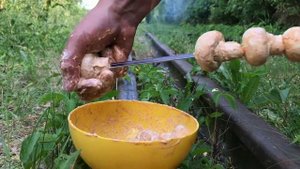 Грибы на КОСТРЕ. ШАМПИНЬОНЫ на огне. Самый простой рецепт нереально вкусных ГРИБОВ ! Готовим грибы.