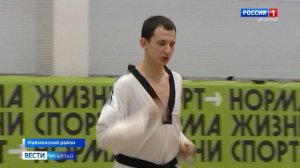 Мастер спорта по тхэквондо Альберт Гаун  провел открытую тренировку для юных спортсменов региона