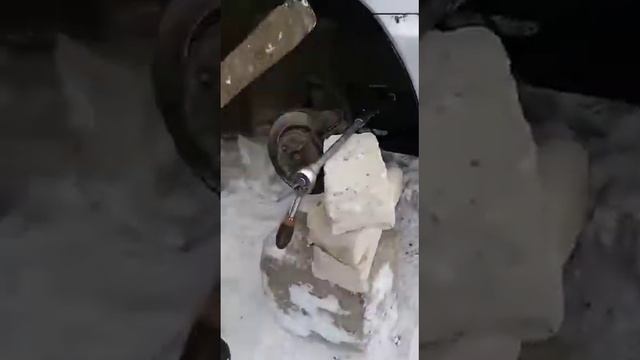 Kia Spectra l КАК ЛЕГКО РАСКРУТИТЬ БОЛТ ШКИВА НА КАЛЕНВАЛУ , БЕЗ СПЕЦ ИНСТРУМЕНТВ. смотреть онлайн