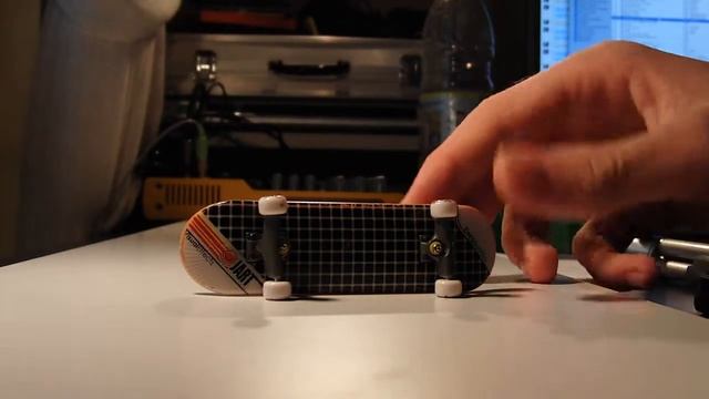 Casio Exilim EX-FC100 - HD video test ! - Fingerboard смотреть онлайн