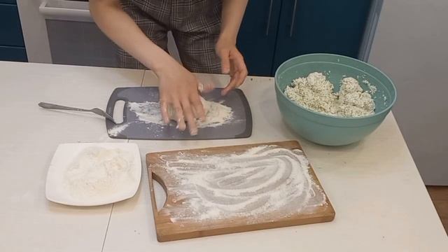 Сырники с изюминкой,теперь готовлю только по этому рецепту.хрустящая,  нежная,не обычность в вкусе.