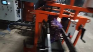 Упаковка картофеля в сетку (видео)