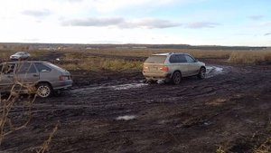 бмв х5 е53 по грязи вытаскивает ваз 2114