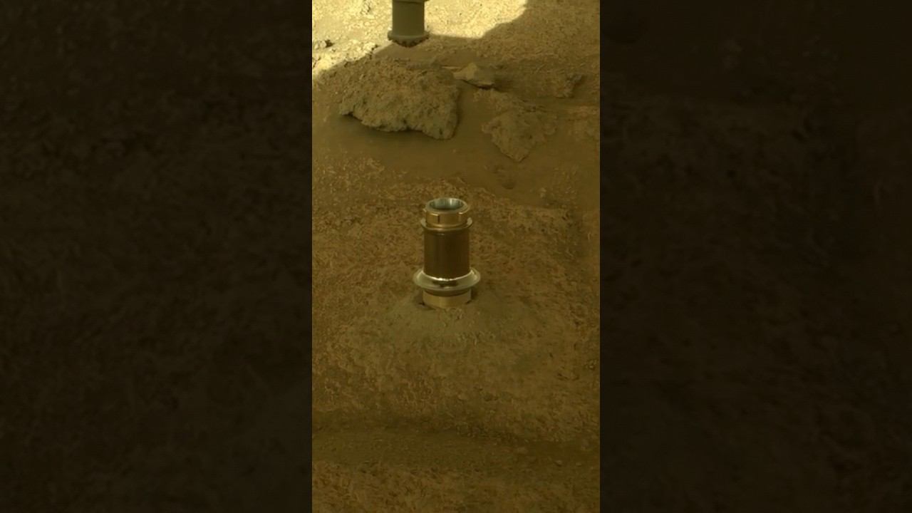 Марсоход Персеверанс устанавливает пробирки для сбора материалов смотреть онлайн