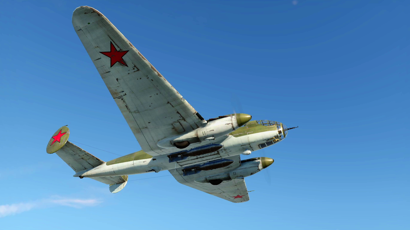 Играю на советском дальнем бомбардировщике Ер-2 М-105 в War Thunder.