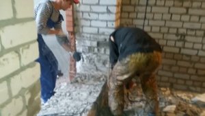 Снос стены, перегородки, работа перфоратором и зубилом, часть первая