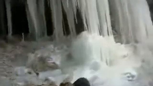 Сбивание огромных сосулек. смотреть онлайн