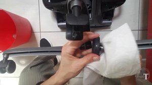 Чистка колёс у офисного кресла | Nettoyer les roues de la chaise de bureau