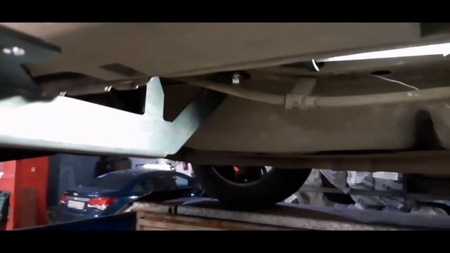 Инструкция по установке порогов подножке на Hyundai Santa Fe 2006-2012 смотреть онлайн