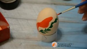 Рисунок на яйцах гуашью. Птица