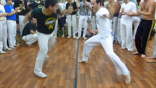 Prof. Baz - Sampler - The Michigan Center for Capoeira - Capoeira Cordão De Ouro смотреть онлайн