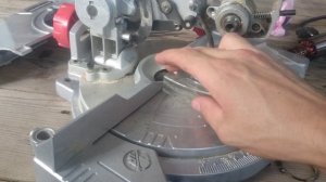 Торцовочная пила из Леруа