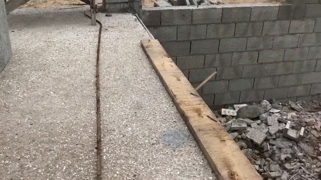 Как сделать подвисную перегородку между столбами без заливки фундамента смотреть онлайн