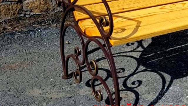 скамейка с коваными подлокотниками и деревянной спинкой смотреть онлайн