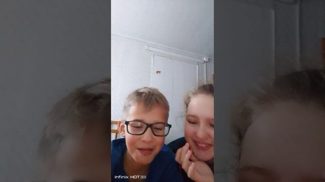 пробуем жевательную резинку со вкусом коллы.!!! НасОбианули?? смотреть онлайн