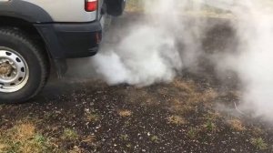 Уаз завёлся. Испаряется тосол, после как прогорела прокладка.