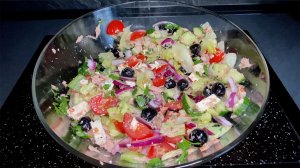 Греческий салат с Фетой, оливками, тунцом и овощами, Полезный салат!!!.mov
