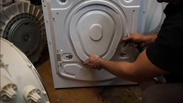 Как снять ремень стиральной машины Бош. Видео №27 смотреть онлайн