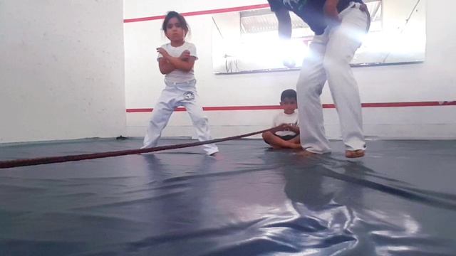 ▶️capoeira kids | Como enseñar movimientos de capoeira a los niños ? смотреть онлайн