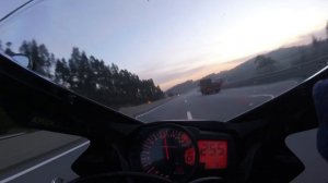 Suzuki GSXR1000 K5 vs Kawasaki ZX10r 2011 - Street Race and Topspeed